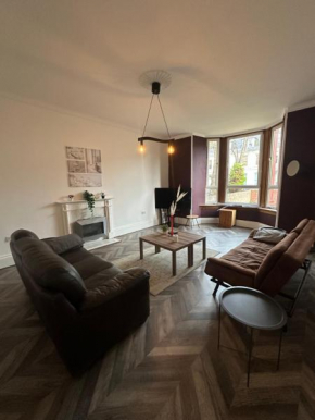 Spacious 5 Bedroom House Close to Central West End